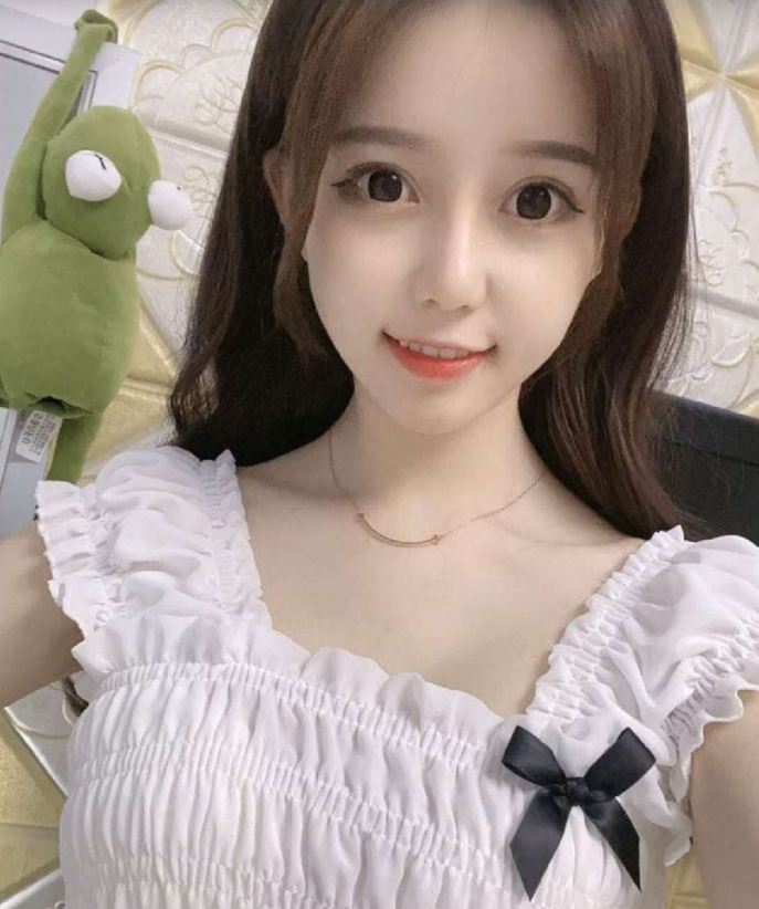 大学生兼职援交妹上位猛顶,被深插的狂狼淫叫